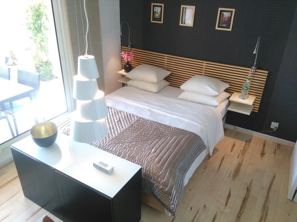 בוסוליי Monaco Pool Sea View Apartments מראה חיצוני תמונה